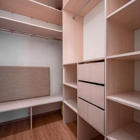 Апартаменты Cozy 2-bedroom - 4 *