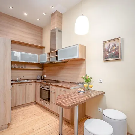 Cozy 2-bedroom - 4